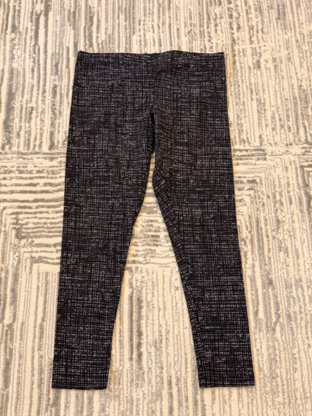 New Daisy Fuentes women's small black/gray capri leggings